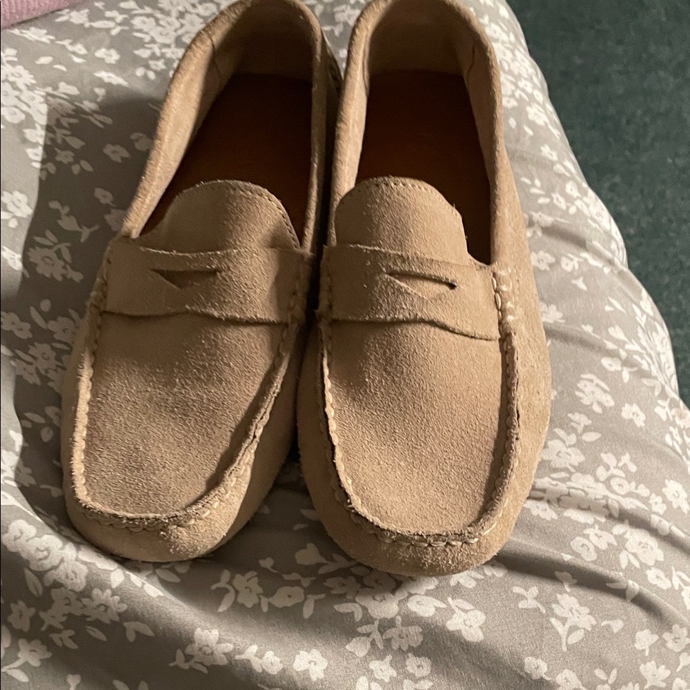 Cole Hahn vintage Tan Suede Loafers size 5